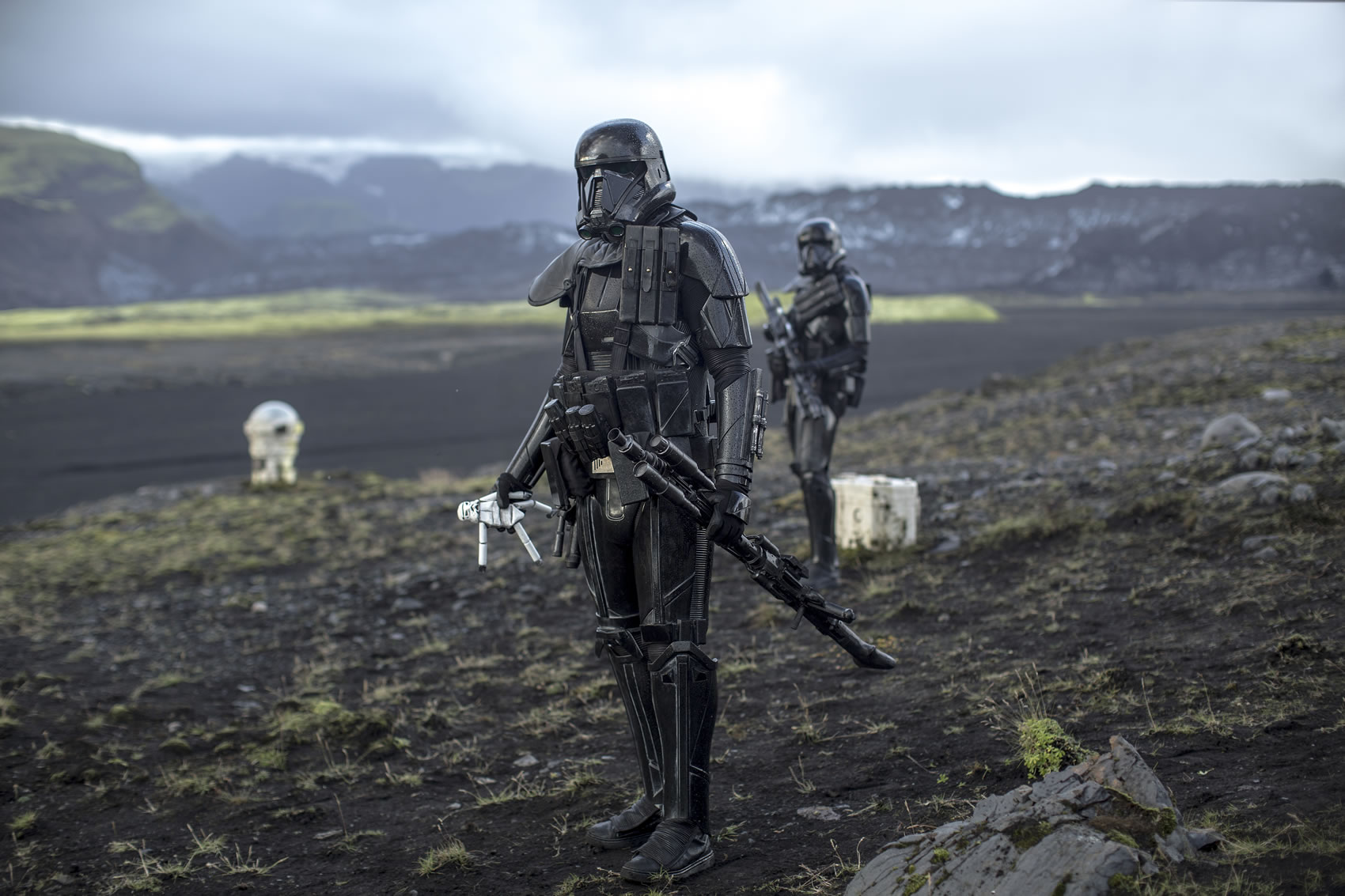 Rogue One: A Star Wars Story..Death Troopers..Ph: Jonathan Olley..©Lucasfilm LFL 2016. Copyright: 2015 Lucasfilm Ltd. & ™, All Rights Reserved.